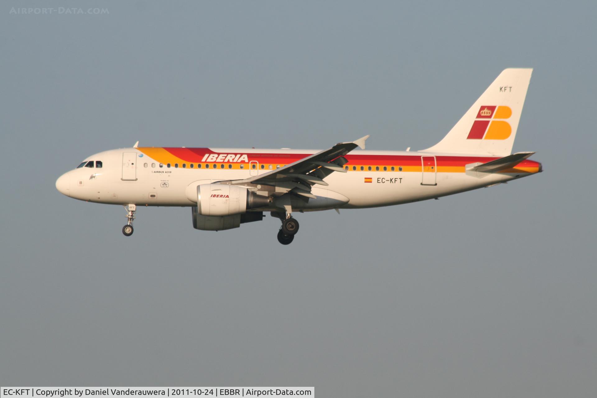 EC-KFT, 2007 Airbus A319-111 C/N 3179, Arrival of flight IB3216 to RWY 20