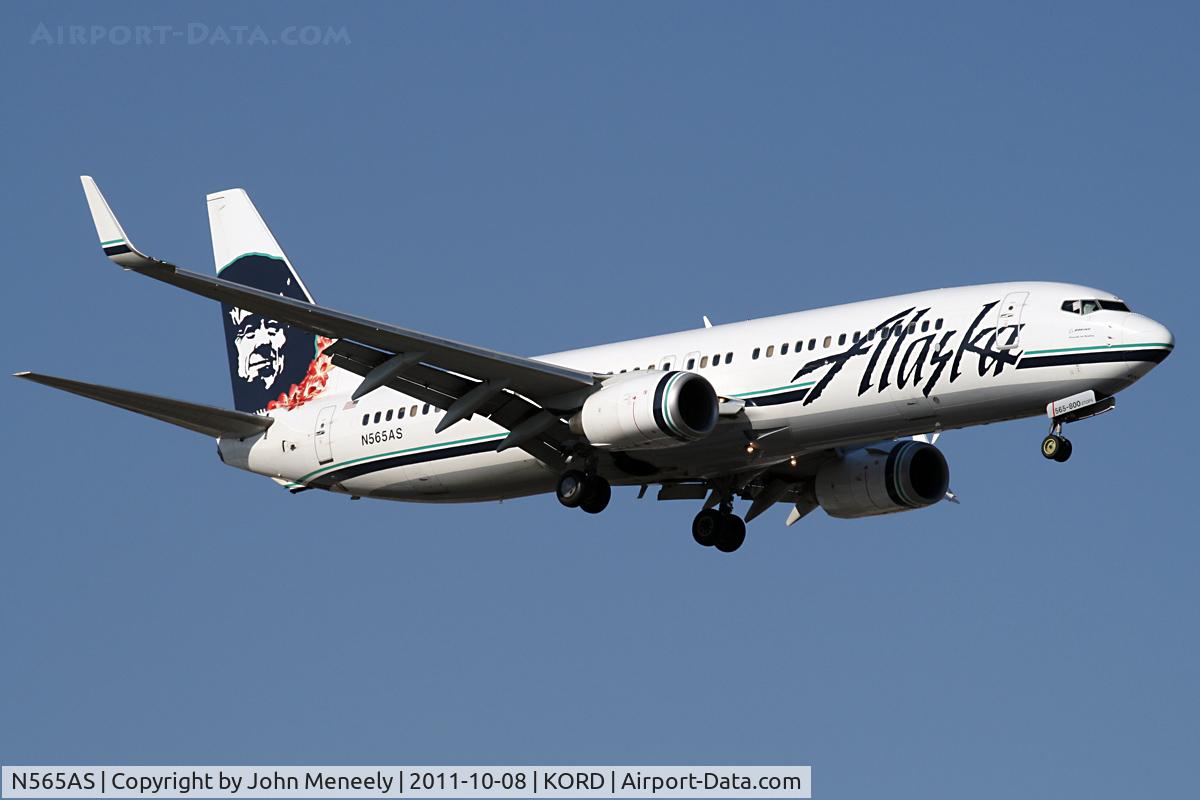 N565AS, 2006 Boeing 737-890 C/N 35181, Short final