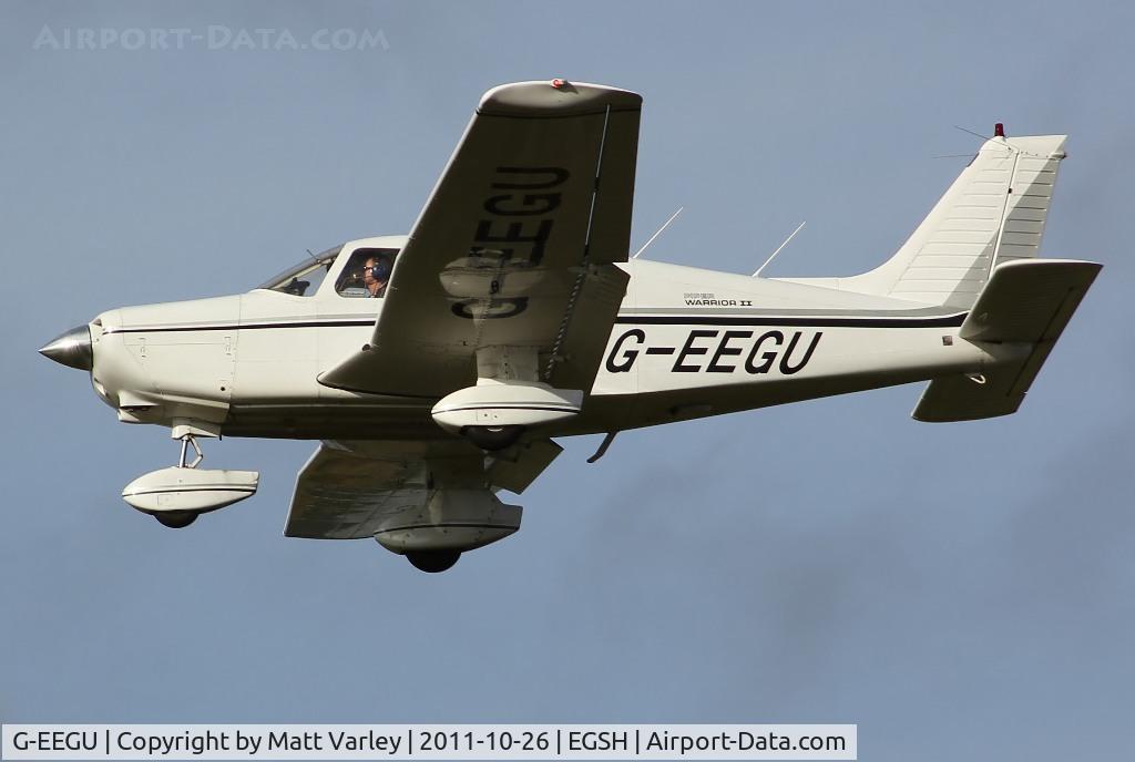 G-EEGU, 1979 Piper PA-28-161 Cherokee Warrior II C/N 28-7916457, Arriving at EGSH.