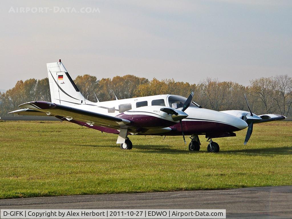 D-GIFK, Piper PA-34-220T Seneca III C/N 34-8333028, [Kodak Z812IS]