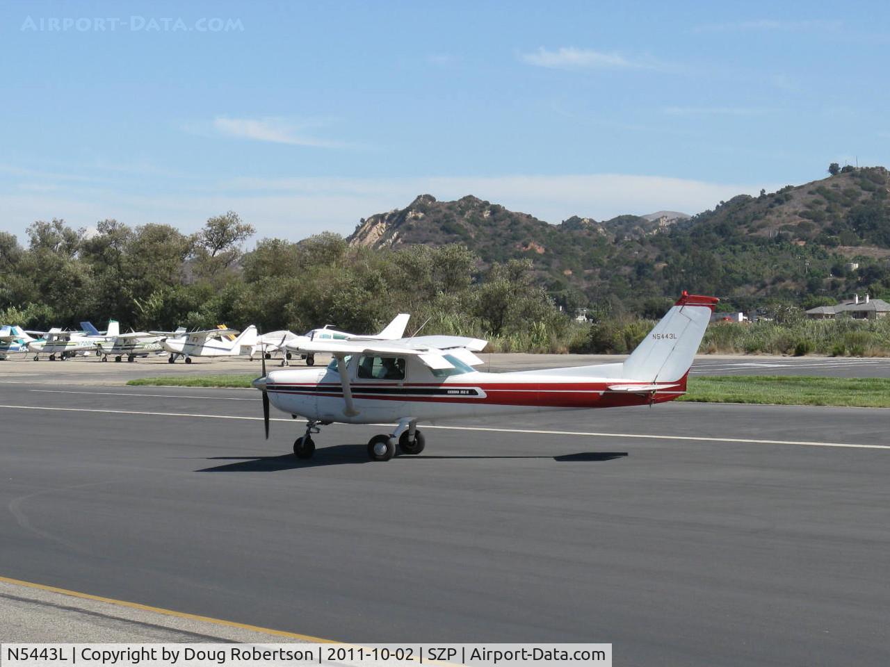 N5443L, 1980 Cessna 152 C/N 15284315, 1980 Cessna 152 II, Lycoming O-235 110 Hp, taxi off the active