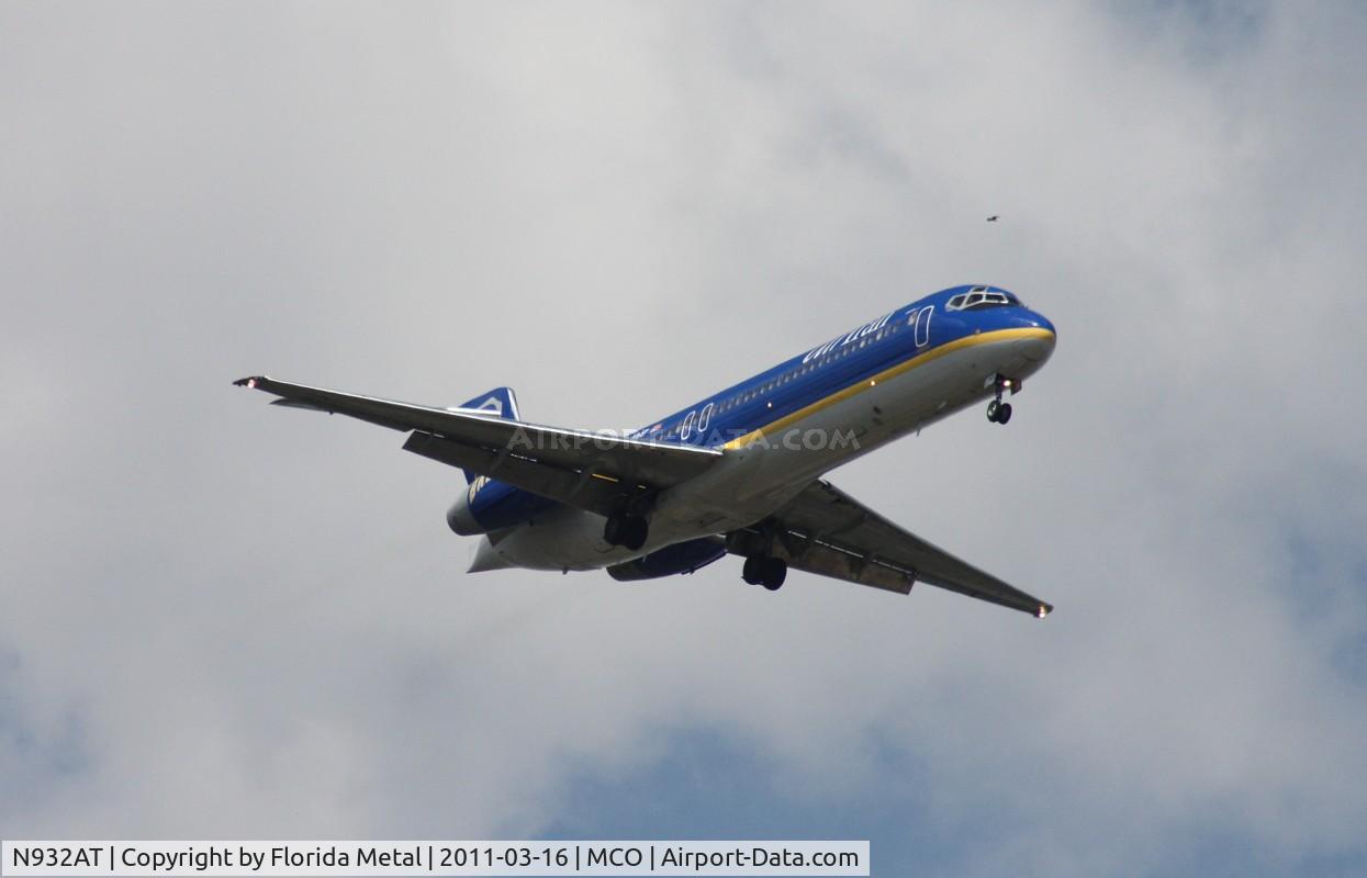 N932AT, 2000 Boeing 717-200 C/N 55073, Milwaukee Brewers