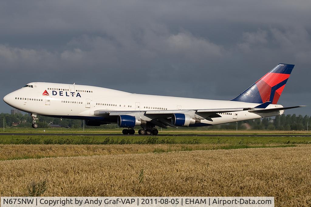 N675NW, 2002 Boeing 747-451 C/N 33001, Delta Airlines 747-400