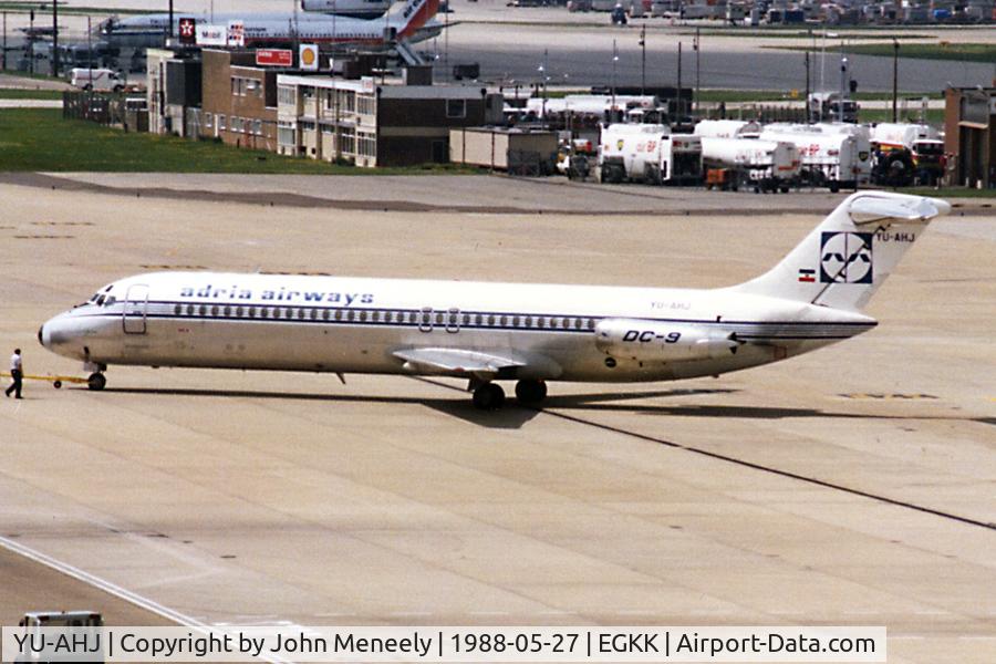 YU-AHJ, 1969 Douglas DC-9-32 C/N 47239, Pushing back