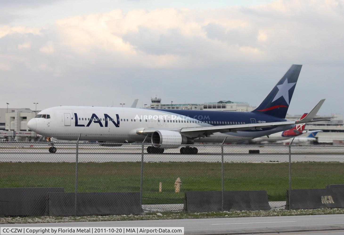 CC-CZW, 1998 Boeing 767-316/ER C/N 29227/698, LAN 767-300