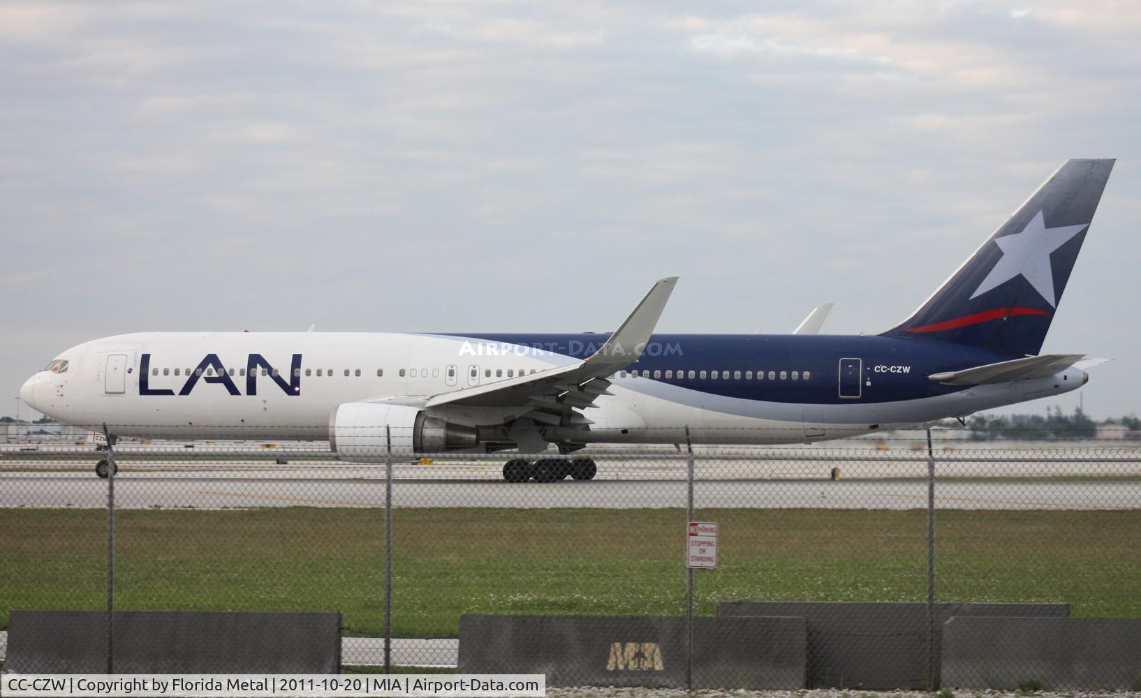 CC-CZW, 1998 Boeing 767-316/ER C/N 29227/698, LAN 767-300