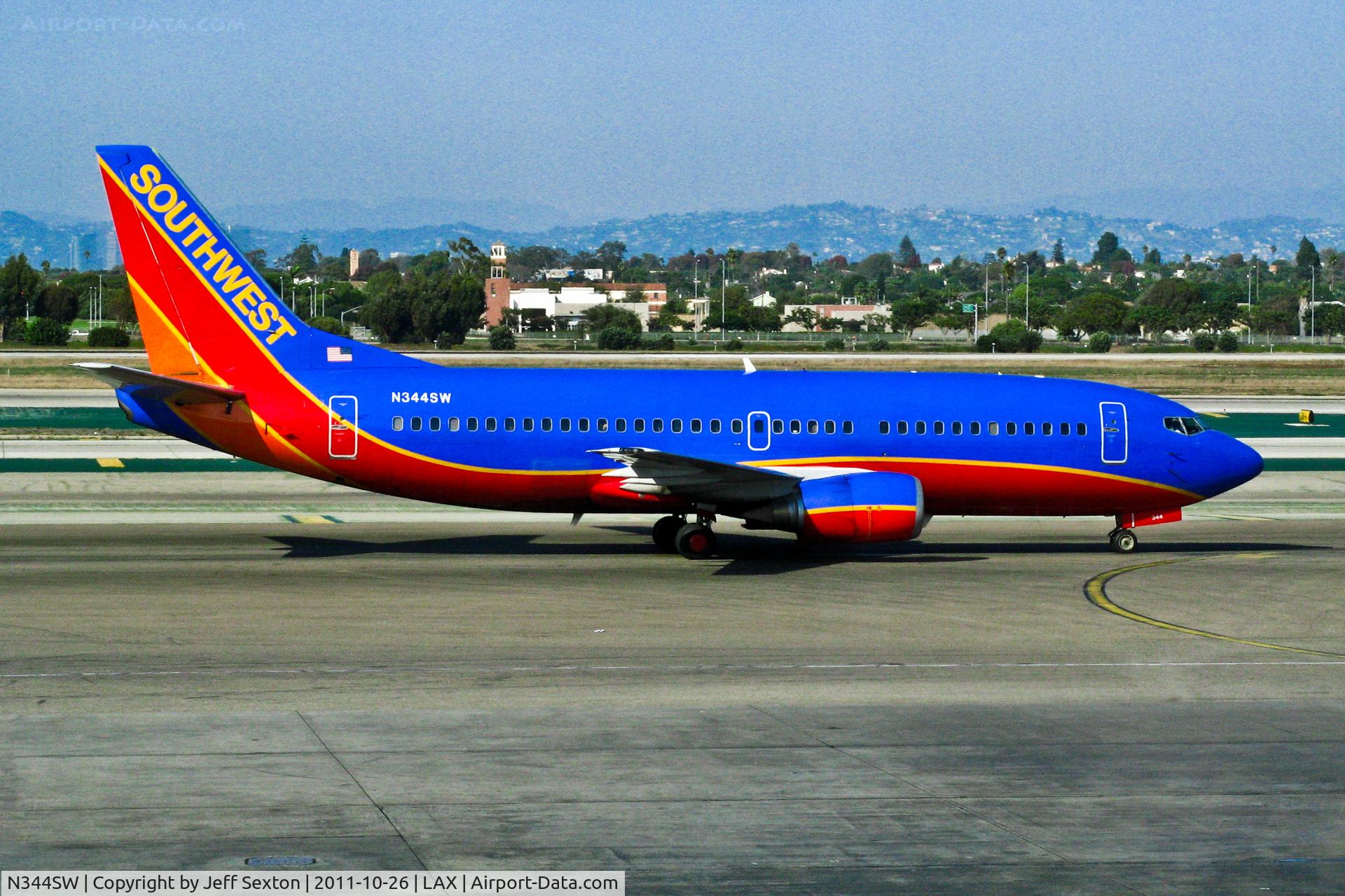 N344SW, 1989 Boeing 737-3H4 C/N 24152, Taxiing at LAX