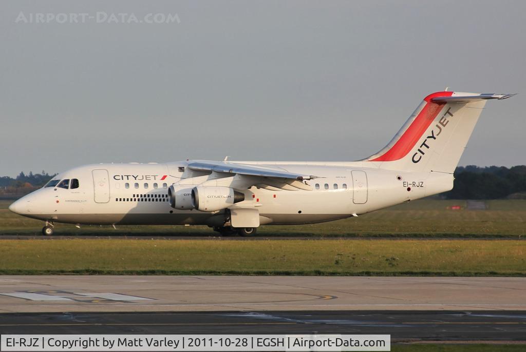 EI-RJZ, 1998 BAe Systems Avro 146-RJ85A C/N E.2326, City island 041P departing after Engineering.