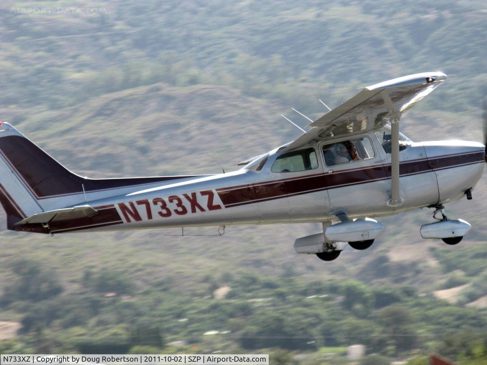 N733XZ, 1977 Cessna 172N C/N 17268643, 1977 Cessna 172N, Lycoming O-320-H2AD 160 Hp, takeoff climb Rwy 22