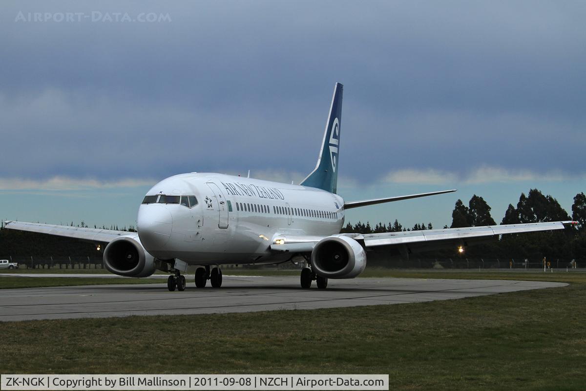 ZK-NGK, 1995 Boeing 737-3K2 C/N 26318, taxi from 29