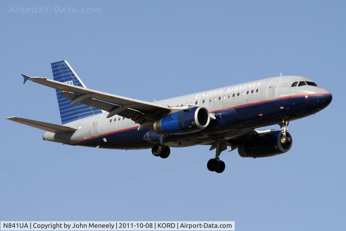 N841UA, 2001 Airbus A319-131 C/N 1545, Short final