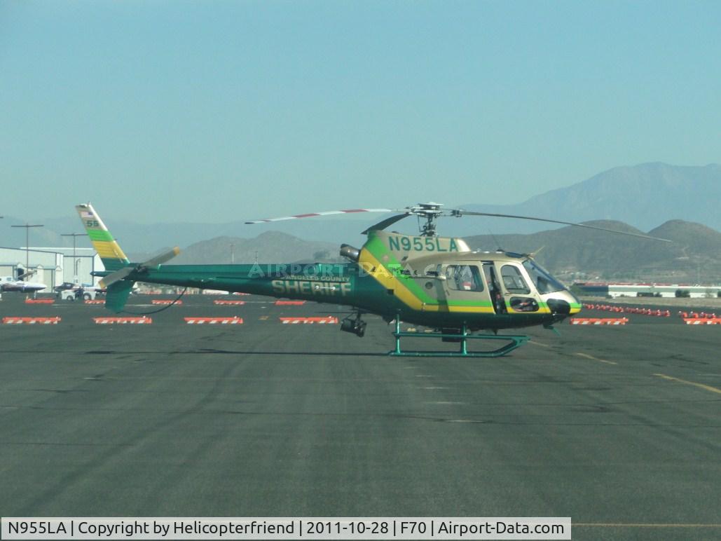 N955LA, Eurocopter AS-350B-2 Ecureuil Ecureuil C/N 7018, Parked in transient parking with door open