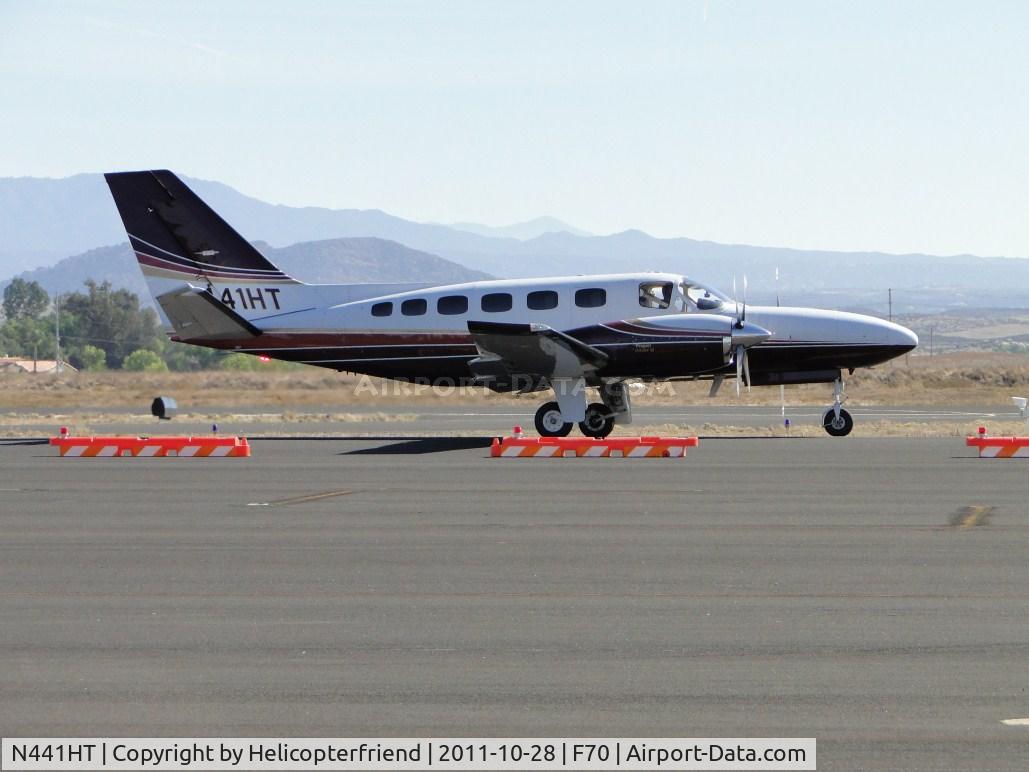 N441HT, 1979 Cessna 441 C/N 4410085, Taxiing towards runway 36 for take off