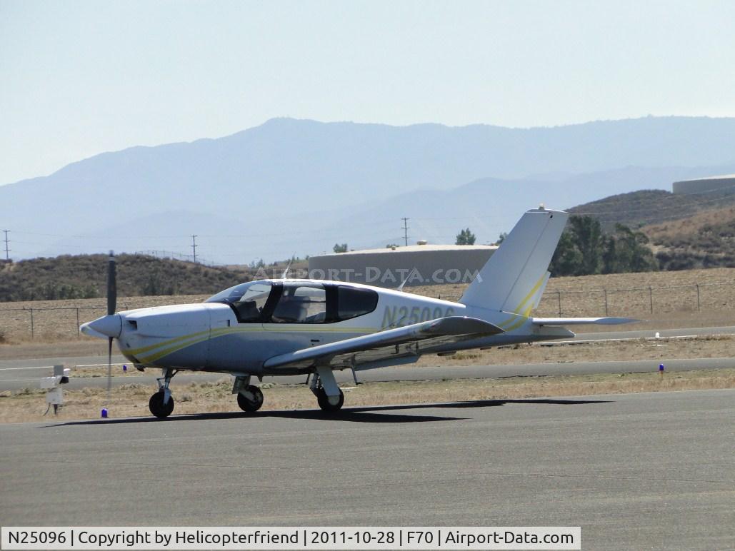 N25096, Socata TB-20 Trinidad C/N 961, Taxiing towards transient parking
