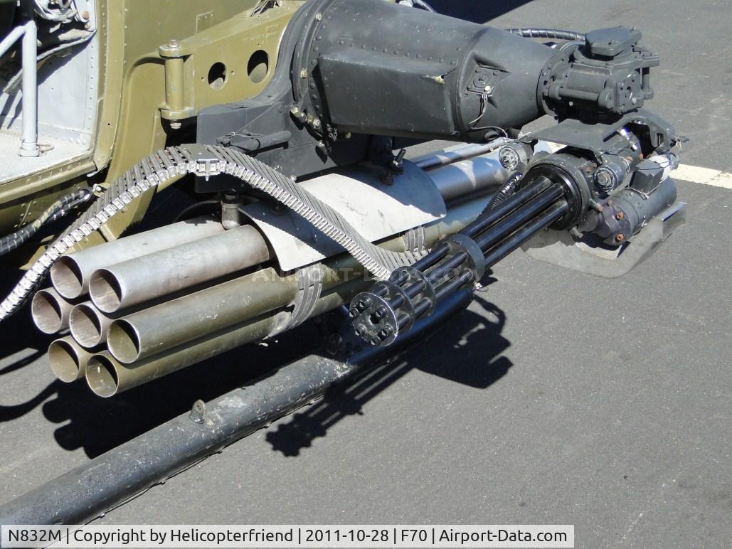 N832M, 1963 Bell UH-1B Iroquois C/N 604, Gattling gun and rocket pods