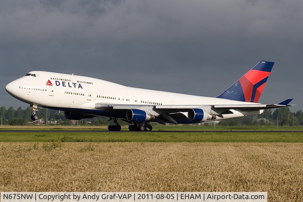N675NW, 2002 Boeing 747-451 C/N 33001, Delta Airlines 747-400