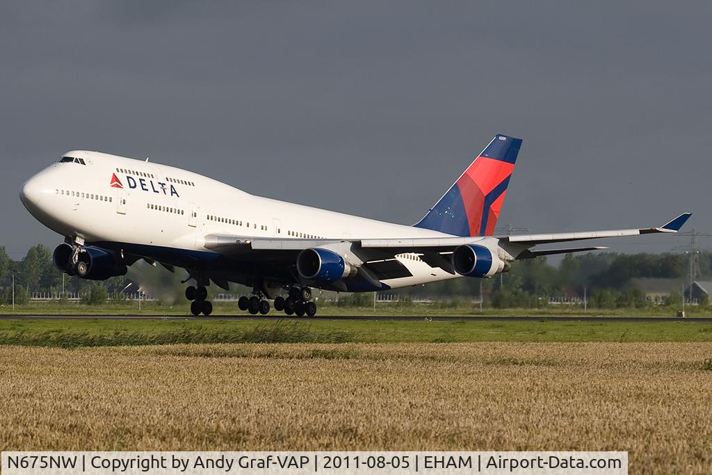 N675NW, 2002 Boeing 747-451 C/N 33001, Delta Airlines 747-400
