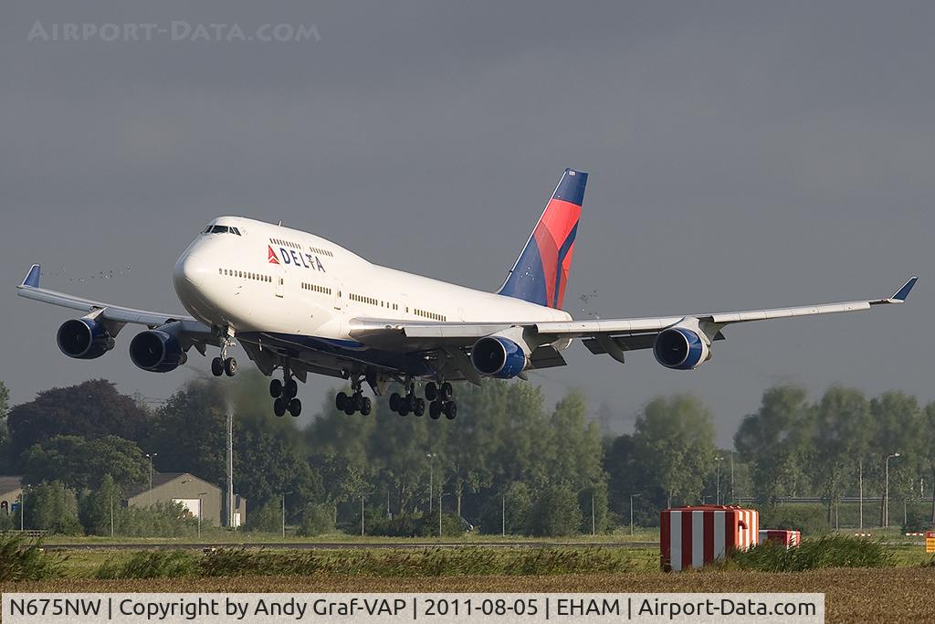 N675NW, 2002 Boeing 747-451 C/N 33001, Delta Airlines 747-400