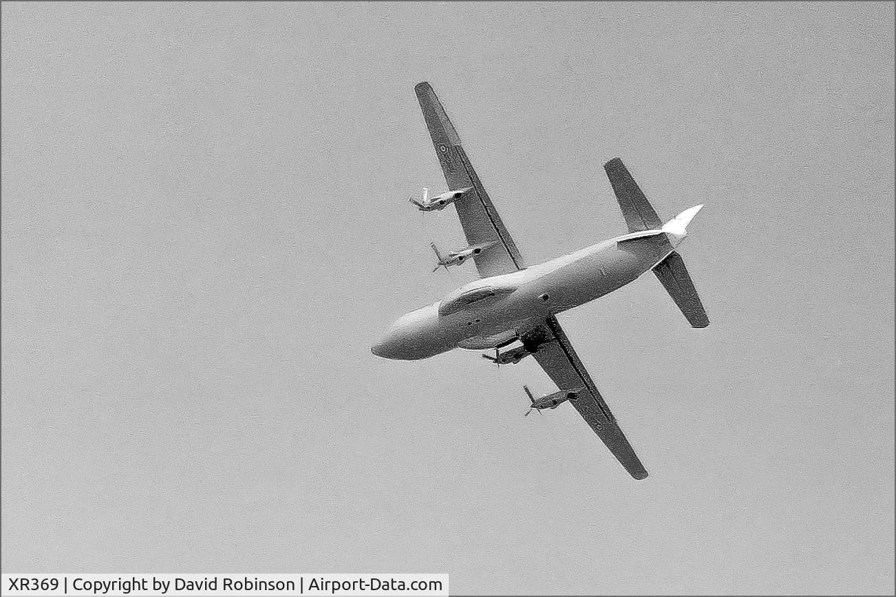 XR369, 1966 Short SC-5 Belfast C1 C/N SH.1823, Doncaster Air Display early 1970's