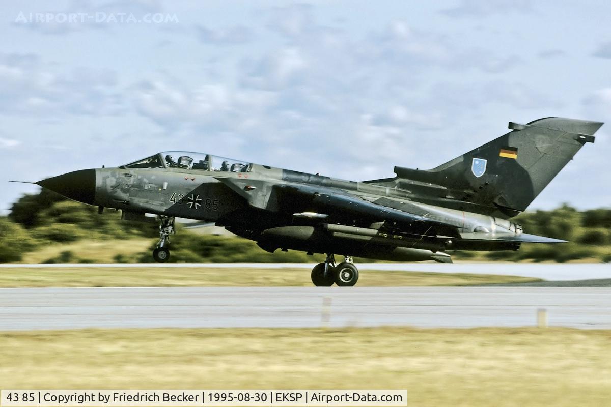 43 85, Panavia Tornado IDS C/N 221/GS058/4085, touchdown