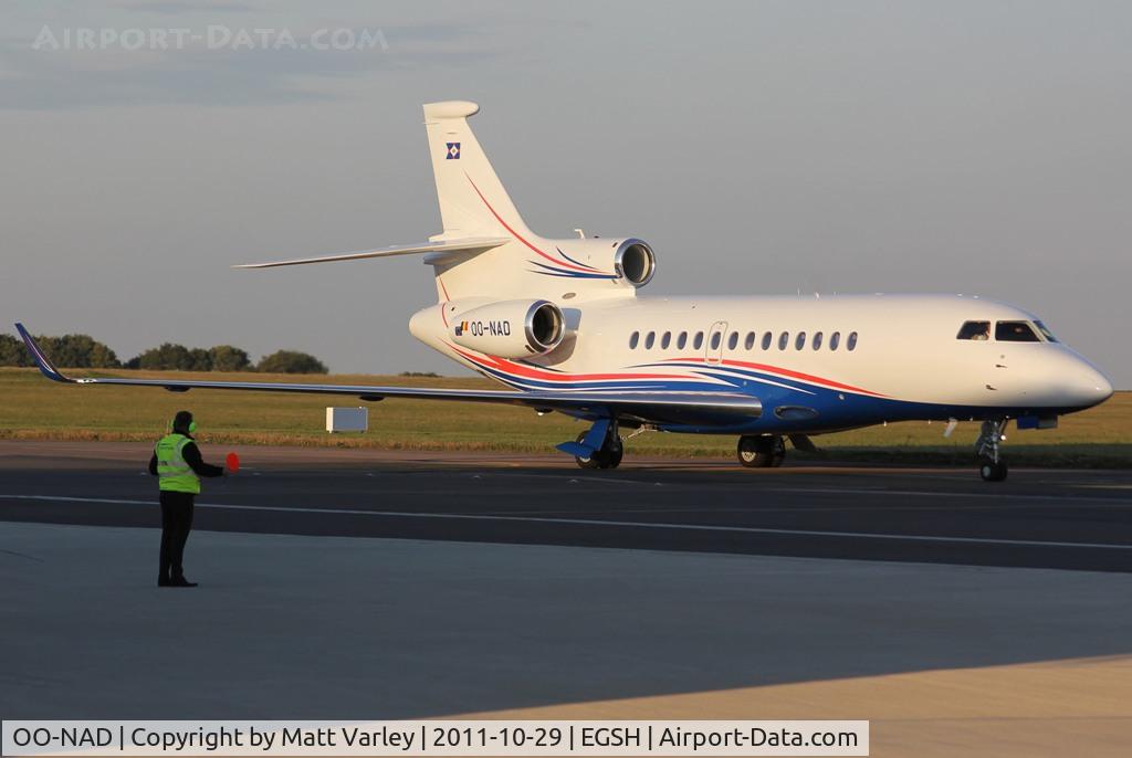 OO-NAD, 2008 Dassault Falcon 7X C/N 41, Taxiing under marshal at Saxon Air.