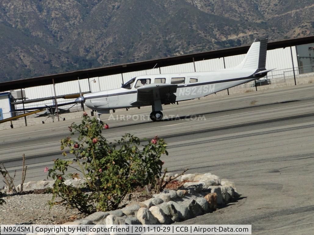 N924SM, 1976 Piper PA-32R-300 Cherokee Lance C/N 32R-7680090, Just landed and rolling out