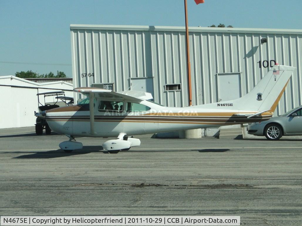 N4675E, 1982 Cessna 182R Skylane C/N 18268259, Taxiing towards runway 24