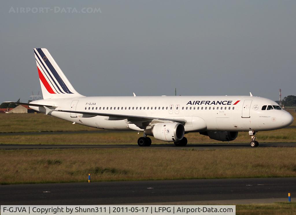 F-GJVA, 1990 Airbus A320-211 C/N 144, Taxiing to the Terminal... n/c