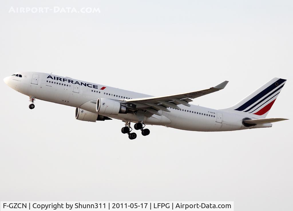 F-GZCN, 2004 Airbus A330-203 C/N 584, On take off... n/c