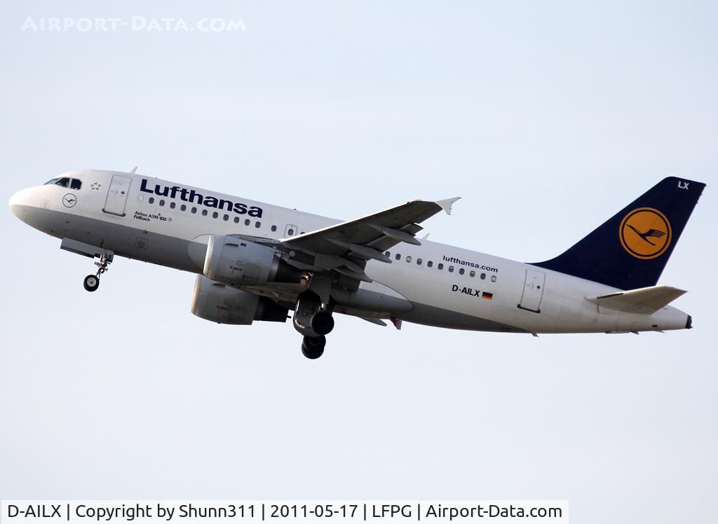 D-AILX, 1998 Airbus A319-114 C/N 860, On take off...