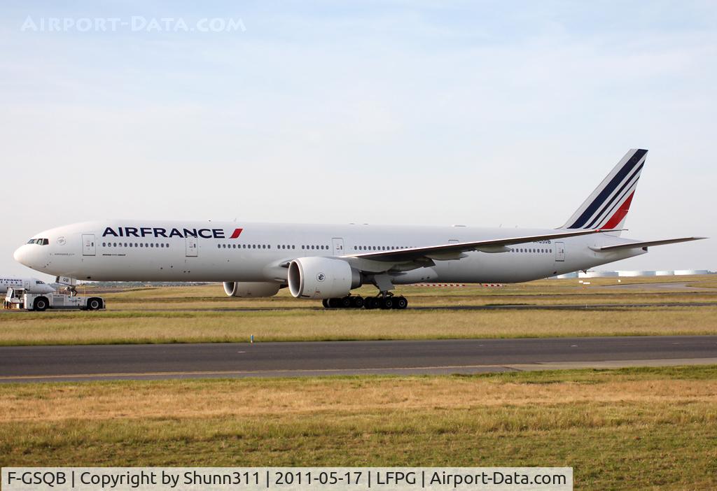 F-GSQB, 2004 Boeing 777-328/ER C/N 32724, Taxiing to Air France maintenance area...