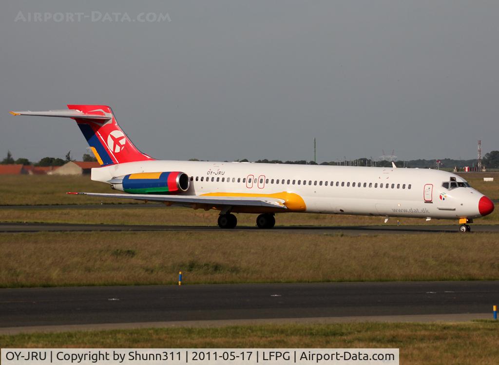 OY-JRU, 1987 McDonnell Douglas MD-87 (DC-9-87) C/N 49403, Taxiing to the Terminal...
