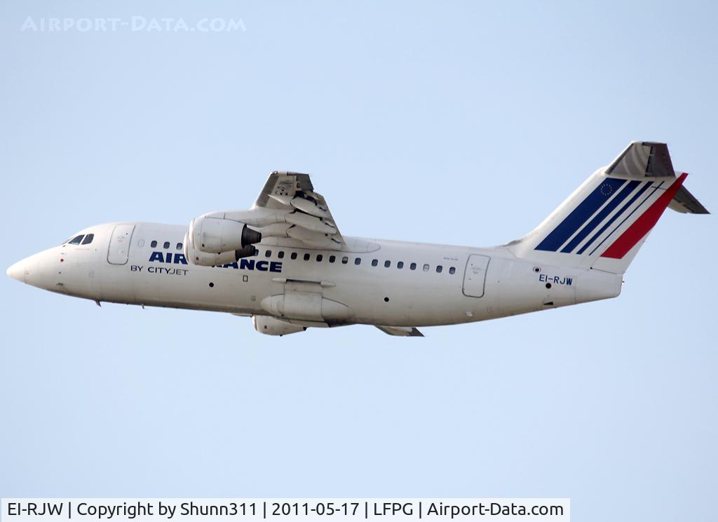 EI-RJW, 2000 British Aerospace Avro 146-RJ85A C/N E2371, On take off...