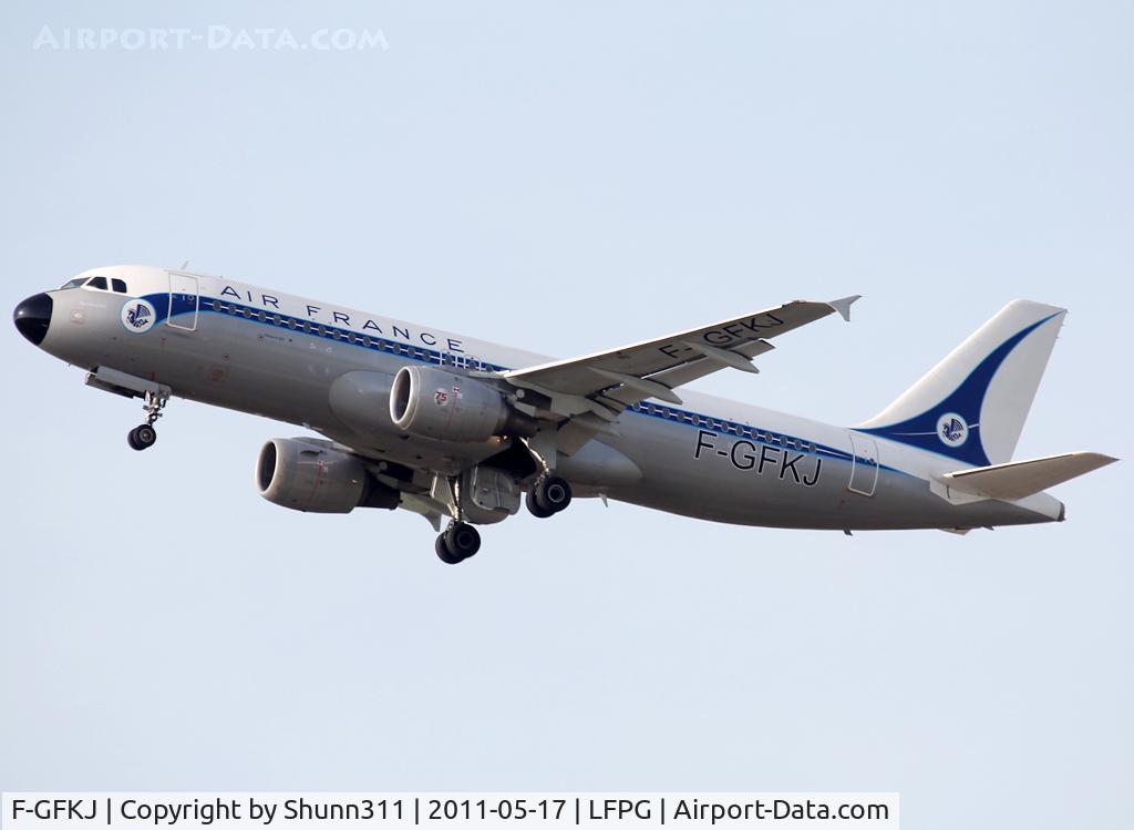 F-GFKJ, 1989 Airbus A320-211 C/N 0063, On take off... Retro c/s