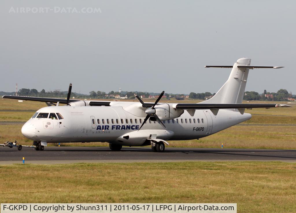 F-GKPD, 1990 ATR 72-202 C/N 177, Taxiing to the Air France maintenance area...