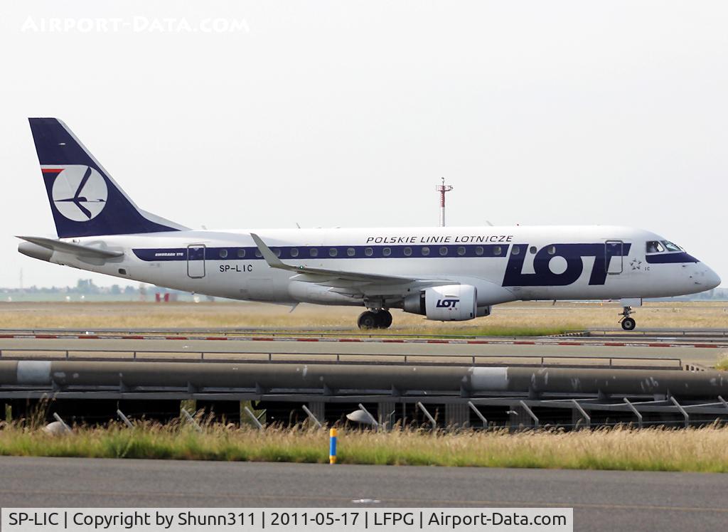 SP-LIC, 2006 Embraer 175LR (ERJ-170-200LR) C/N 17000134, Taxiing to the Terminal...