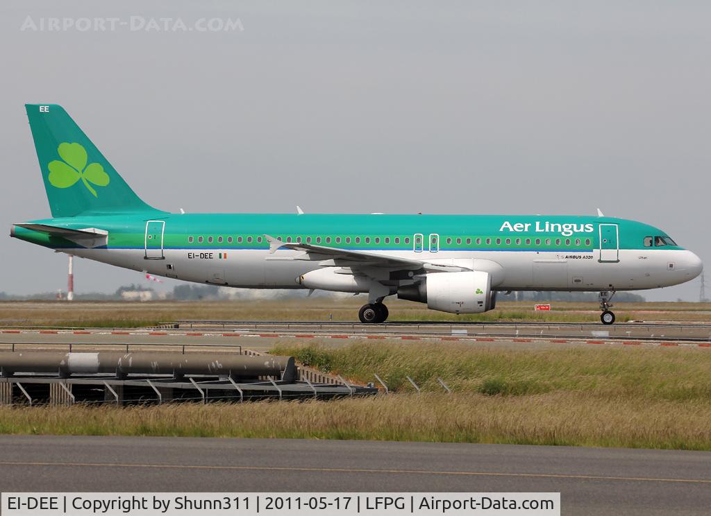 EI-DEE, 2004 Airbus A320-214 C/N 2250, Taxiing to the Terminal...