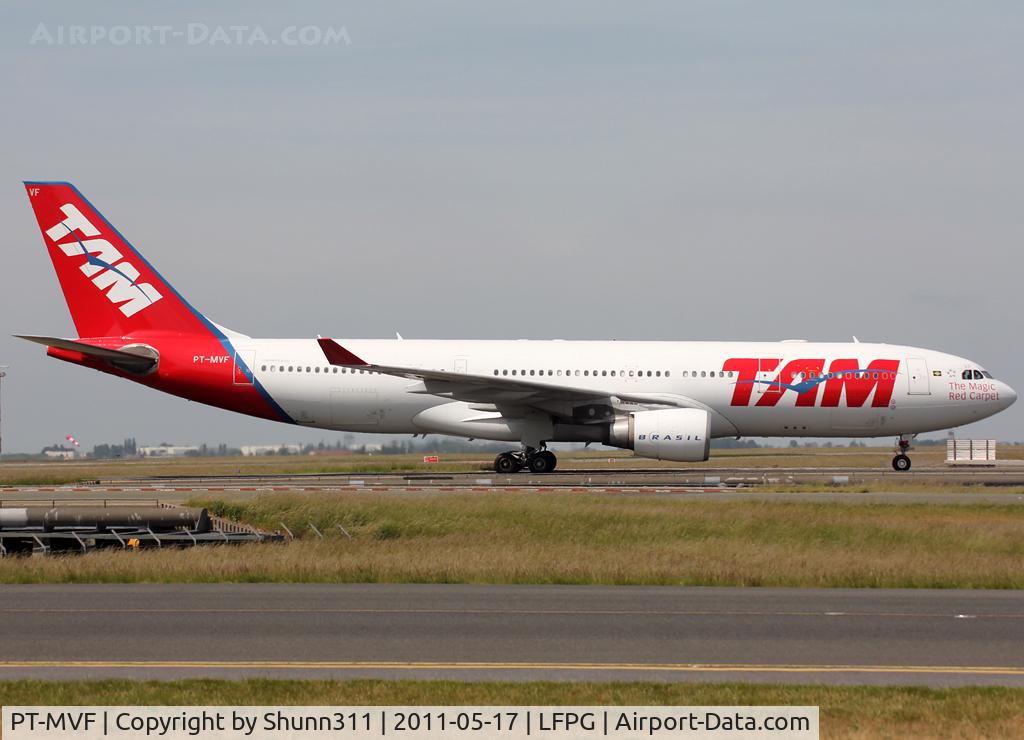 PT-MVF, 2002 Airbus A330-203 C/N 466, Taxiing to the Terminal...