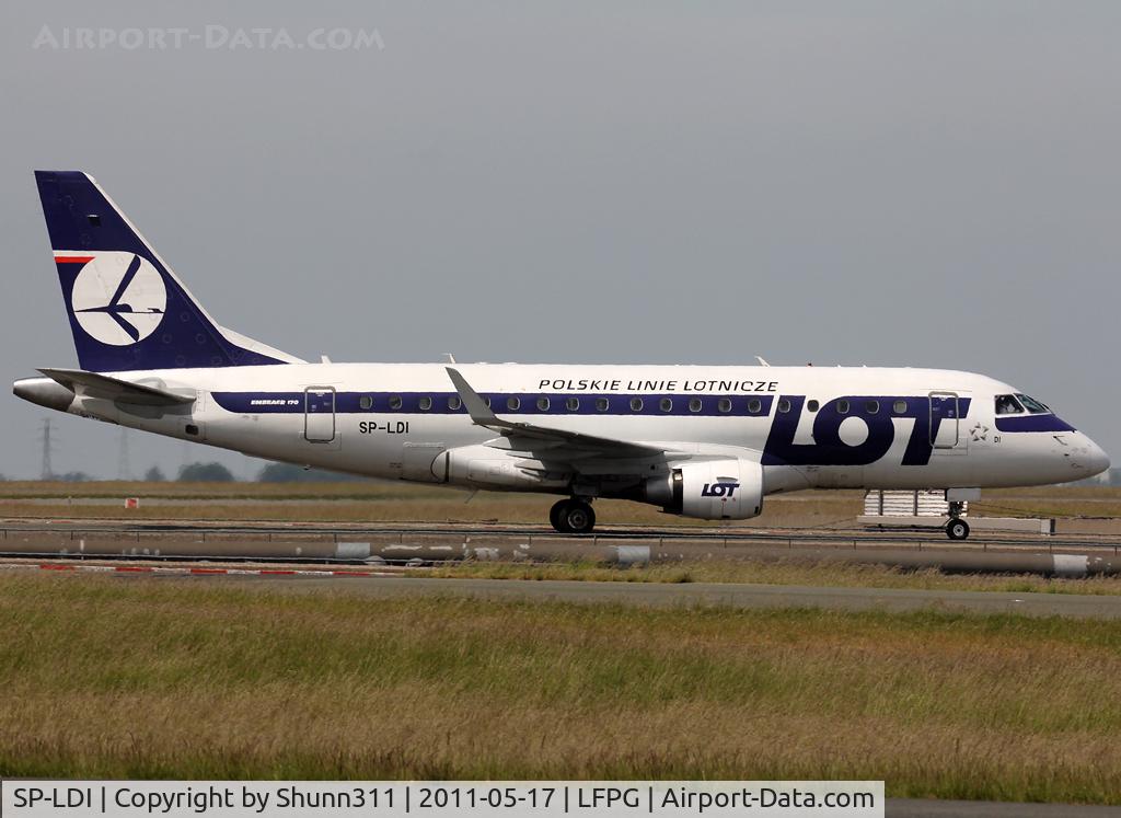 SP-LDI, 2005 Embraer 170LR (ERJ-170-100LR) C/N 17000073, Taxiing to the Terminal...