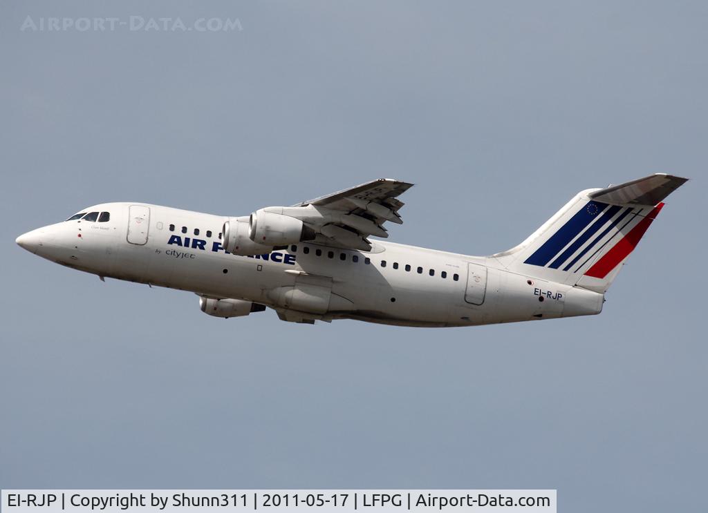 EI-RJP, 1999 British Aerospace Avro 146-RJ85A C/N E2363, On take off...