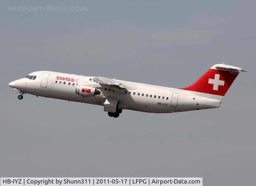 HB-IYZ, 1998 British Aerospace Avro 146-RJ100 C/N 0338, On take off...