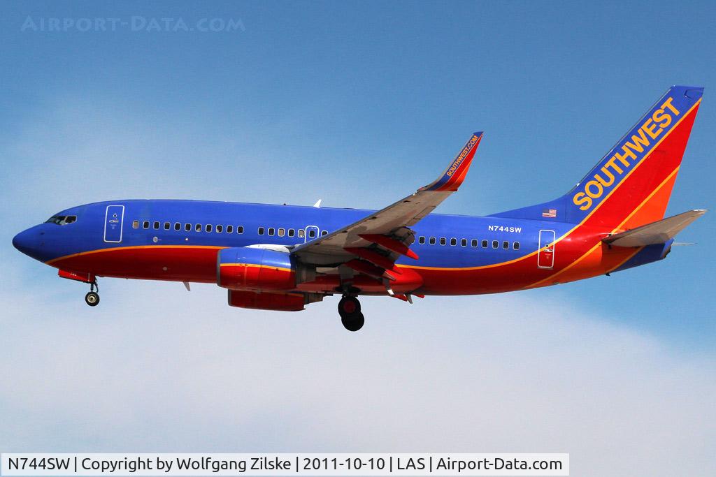 N744SW, 1999 Boeing 737-7H4 C/N 29490, visitor