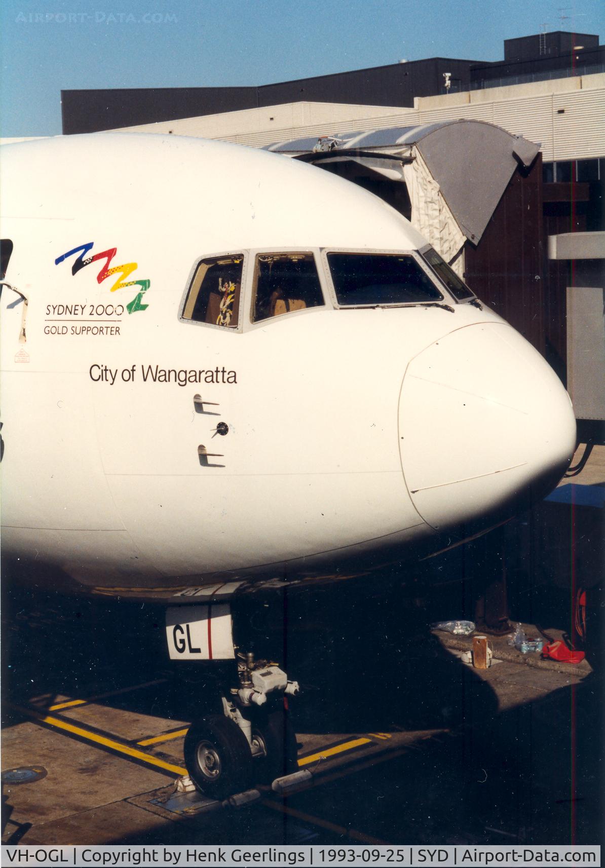 VH-OGL, 1991 Boeing 767-338 C/N 25363, Qantas
