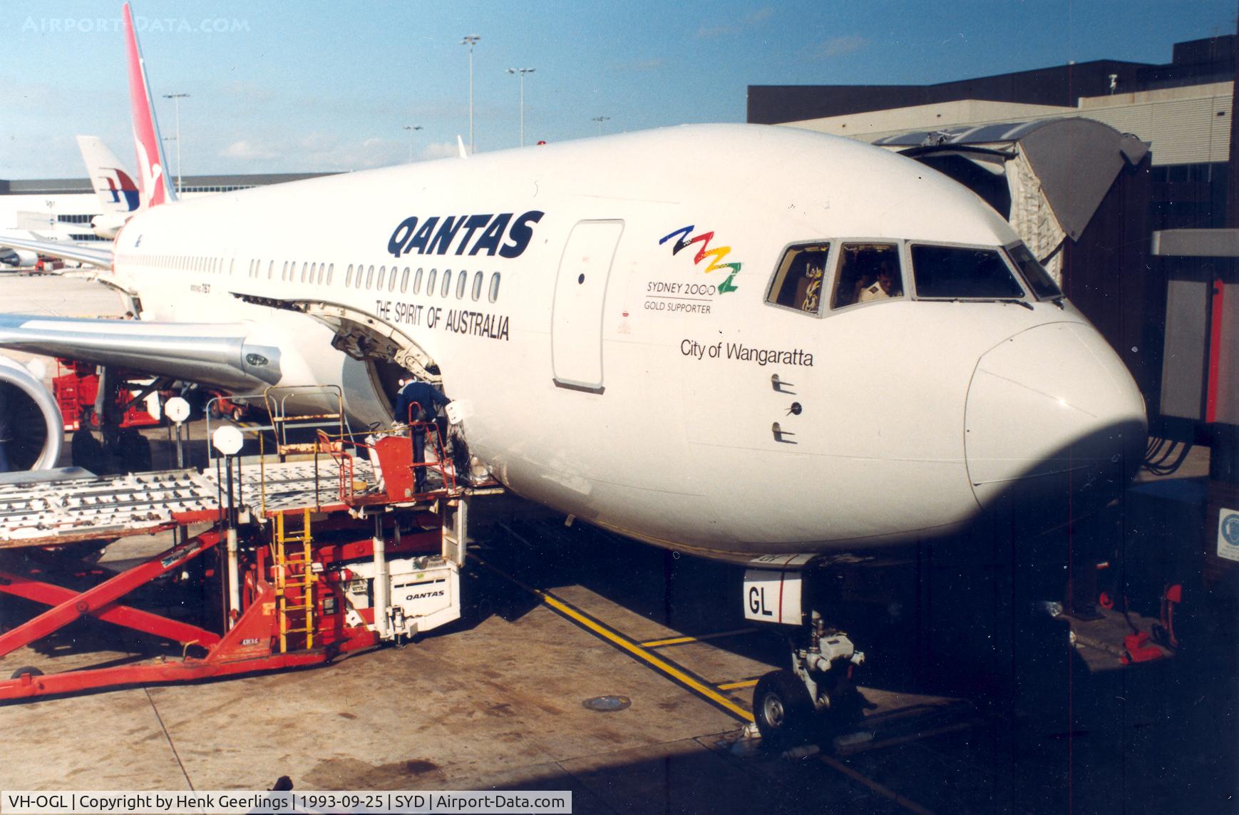 VH-OGL, 1991 Boeing 767-338 C/N 25363, Qantas