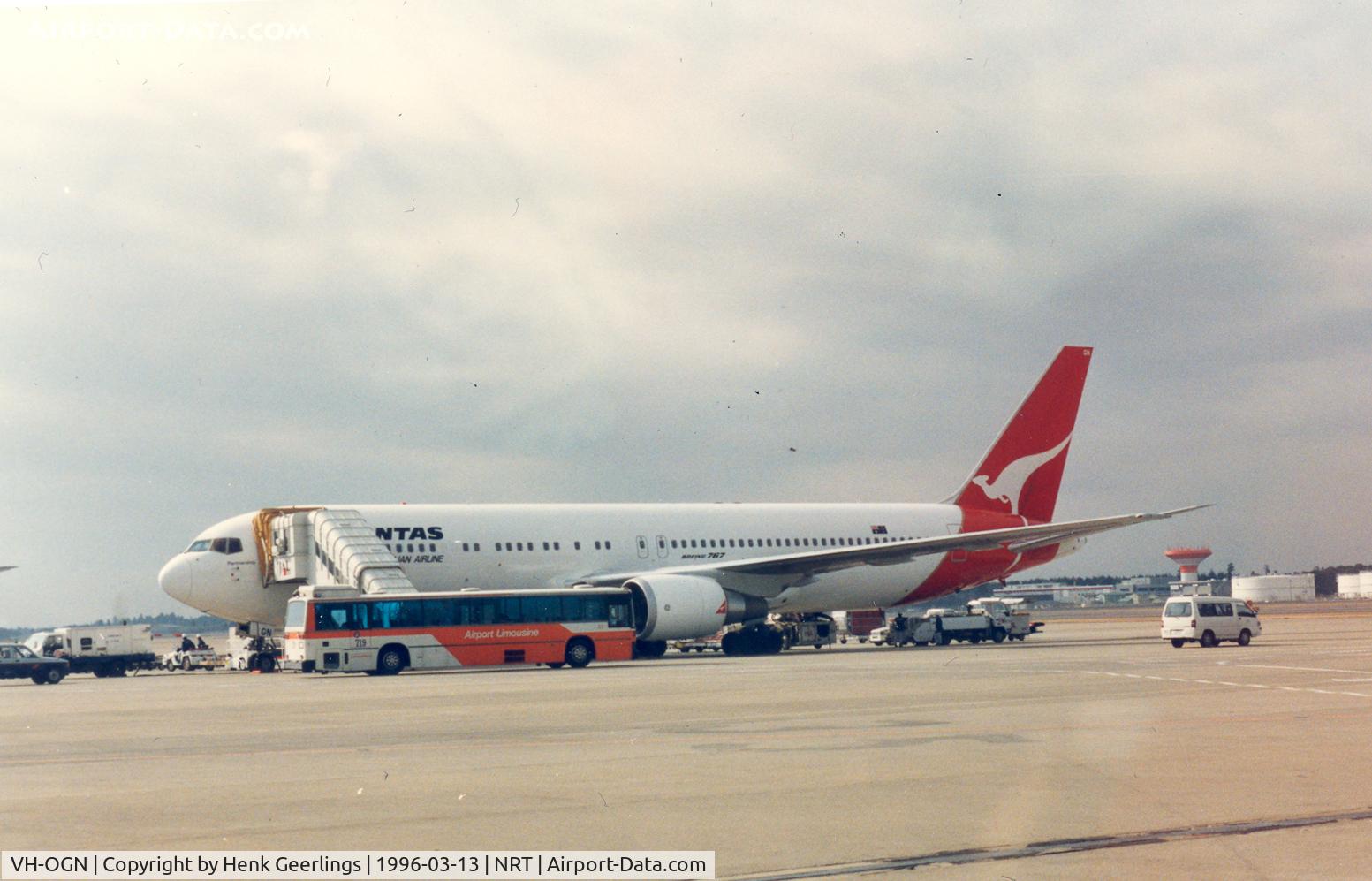 VH-OGN, 1994 Boeing 767-338 C/N 25576, Qantas