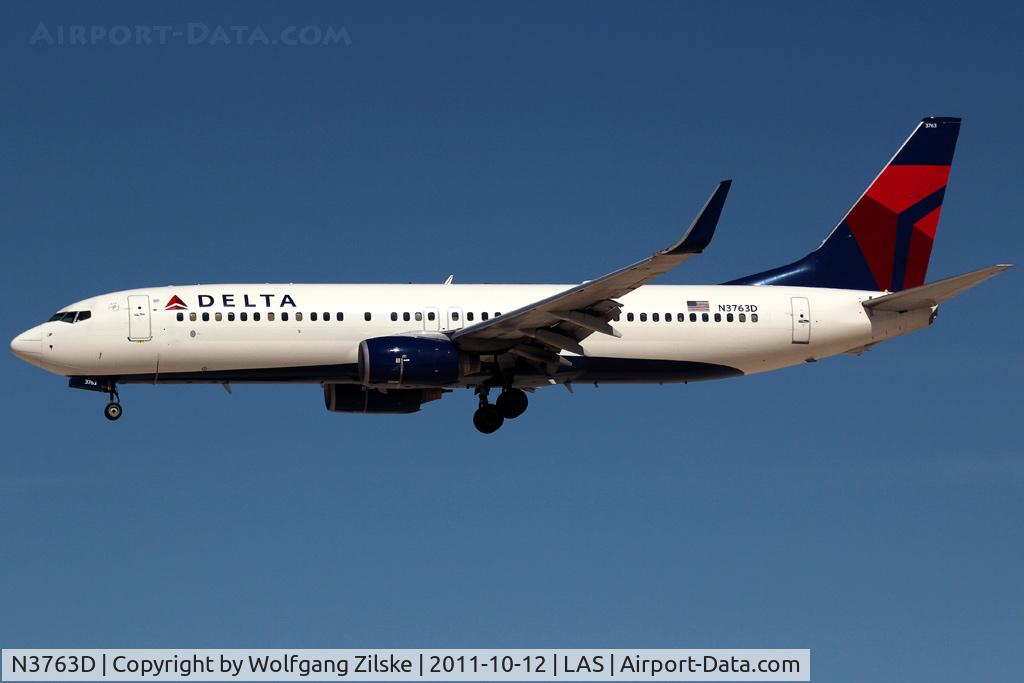 N3763D, 2001 Boeing 737-832 C/N 29629, visitor