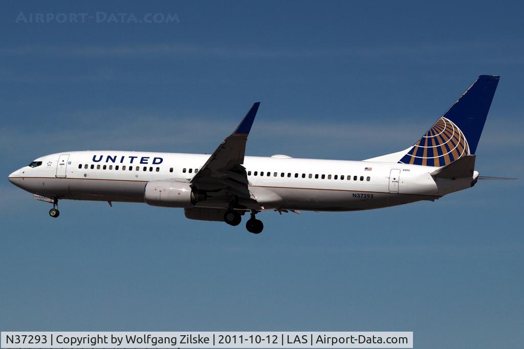 N37293, 2005 Boeing 737-824 C/N 33453, visitor