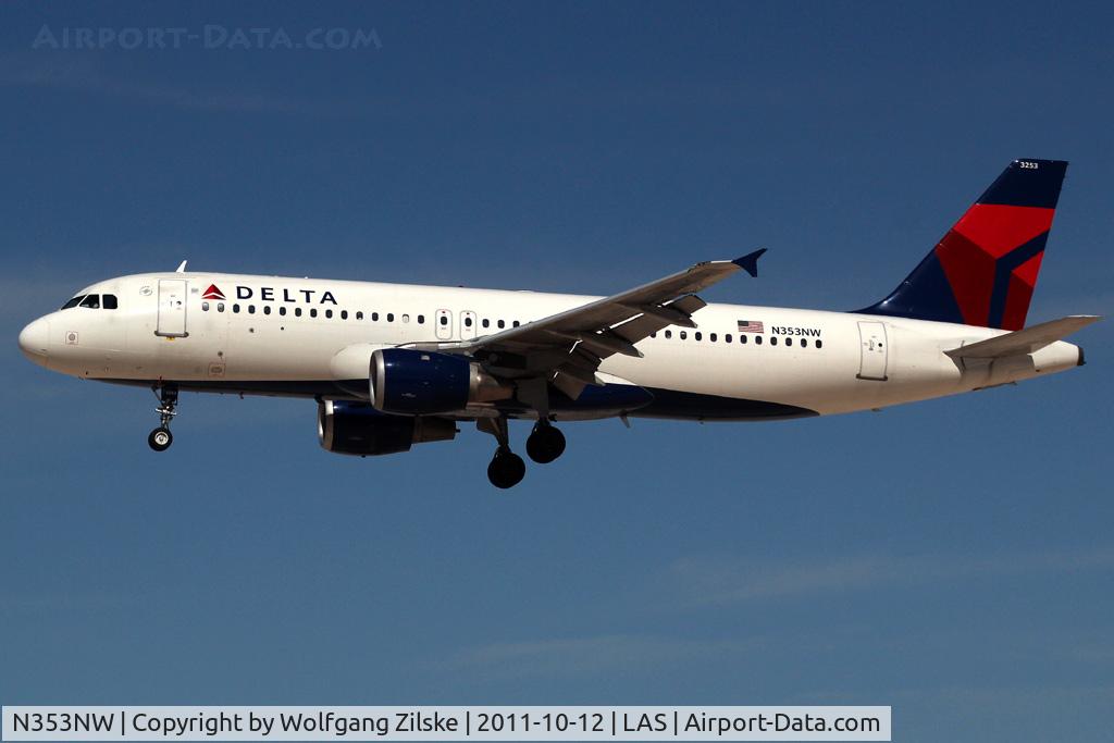 N353NW, 1998 Airbus A320-212 C/N 786, visitor