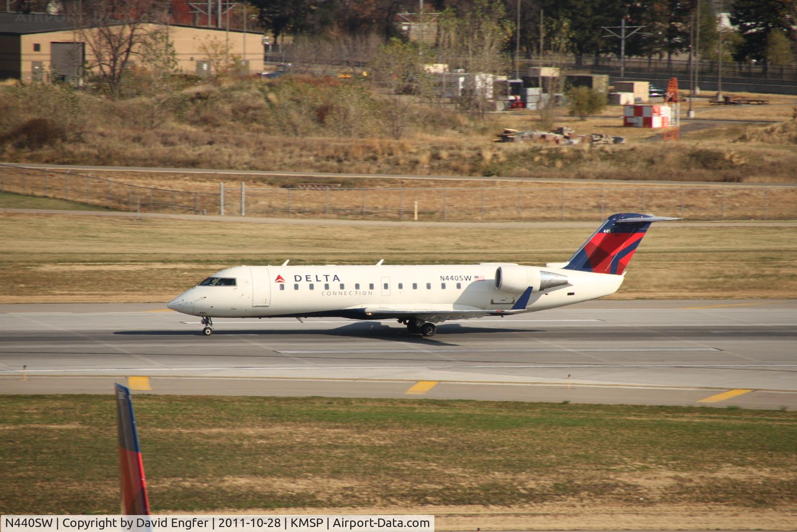 N440SW, 2001 Bombardier CRJ-200LR (CL-600-2B19) C/N 7589, 30R @ KMSP