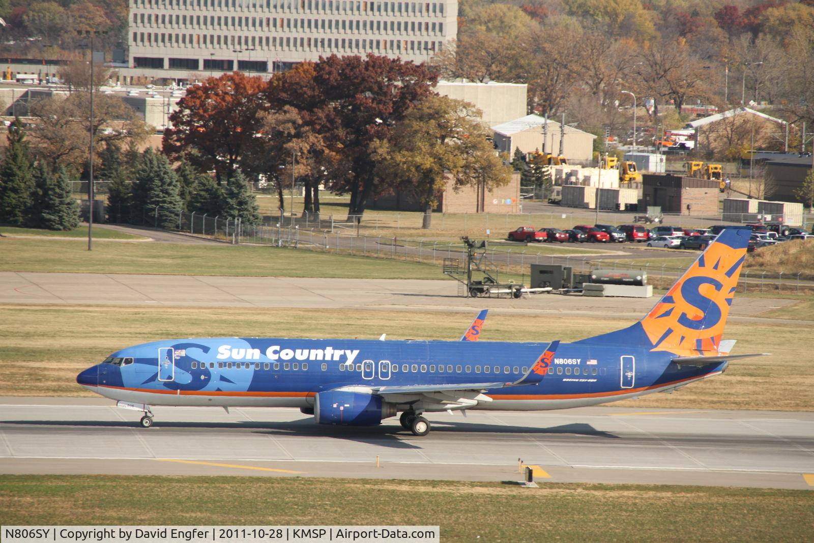 N806SY, 1998 Boeing 737-8Q8 C/N 28215, 30R @ KMSP